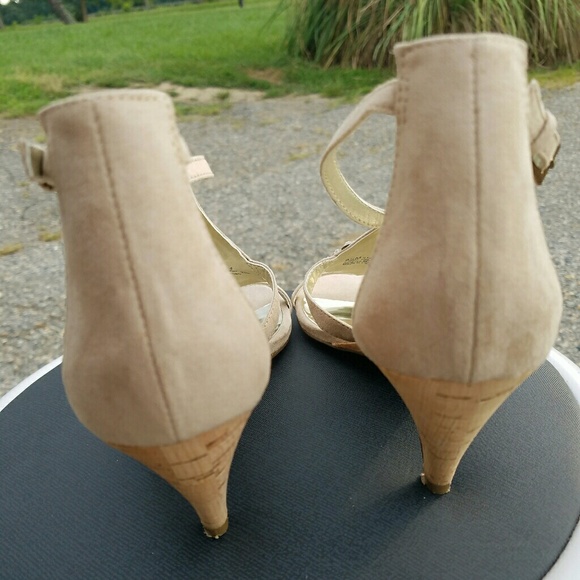 Carlos Santana Heels +Diamond Necklace - Picture 6 of 8